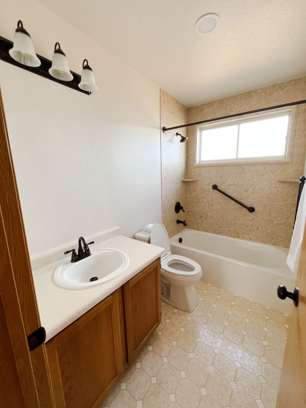 Top Bathroom Remodeling Companies in Smithville, TX
